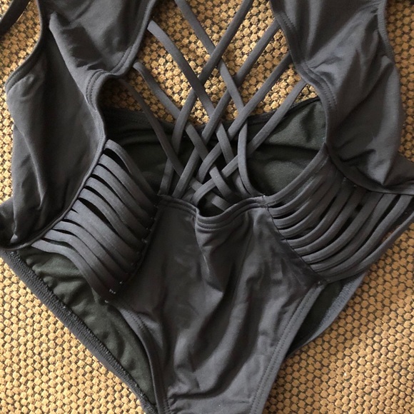 Kenneth Cole Bikini - Picture 3 of 5